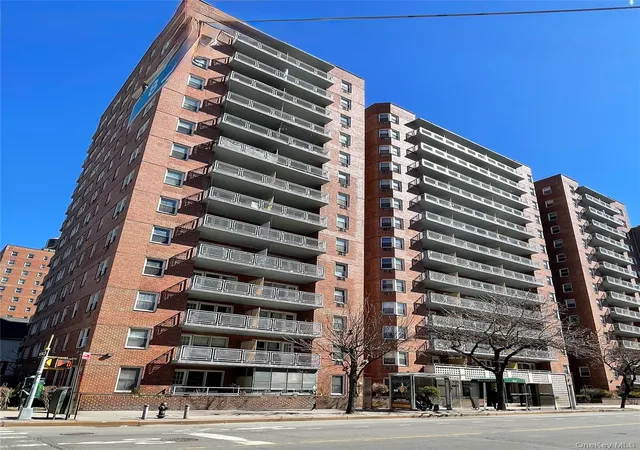 Photo 3 of Sale Pending at 89 15 Parsons Blvd #15D, Jamaica, NY 11432 | MLS# 990250 | Listing updated on 2026-07-28