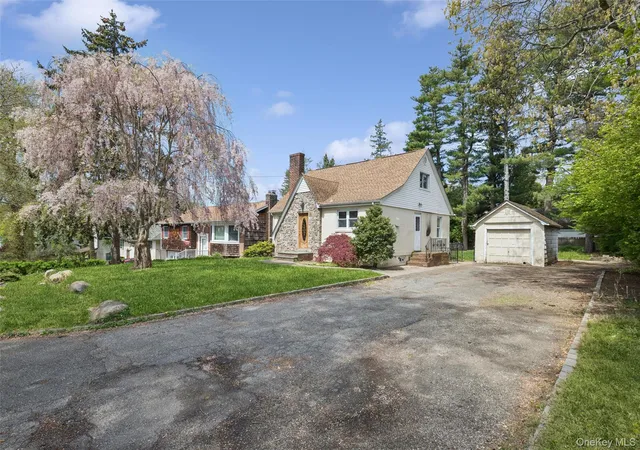 2nd image of 107 E 25th St, Huntington, NY 11746 | MLS# 990266