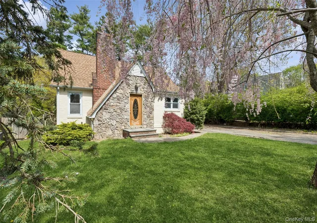 26th image of 107 E 25th St, Huntington, NY 11746 | MLS# 990266