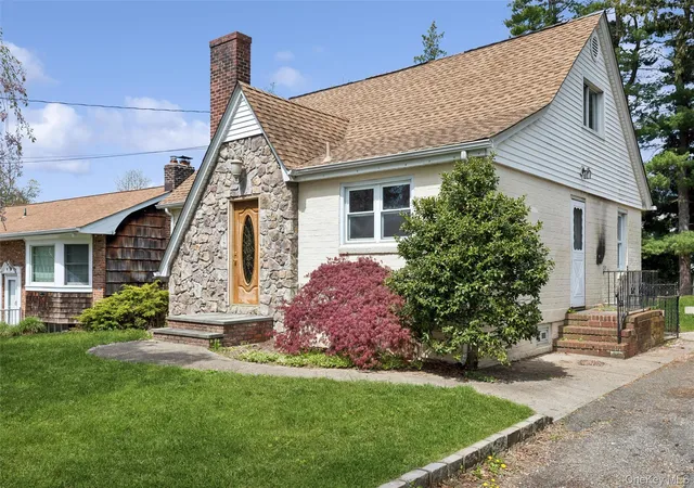 3rd image of 107 E 25Th St, Huntington, NY 11746 | MLS# 990266