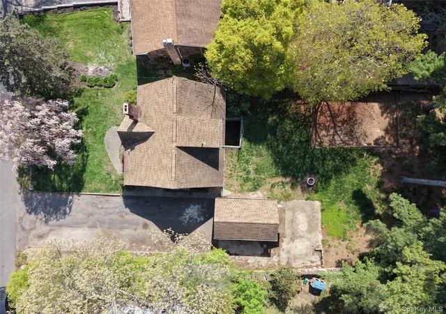4th image of 107 E 25Th St, Huntington, NY 11746 | MLS# 990266