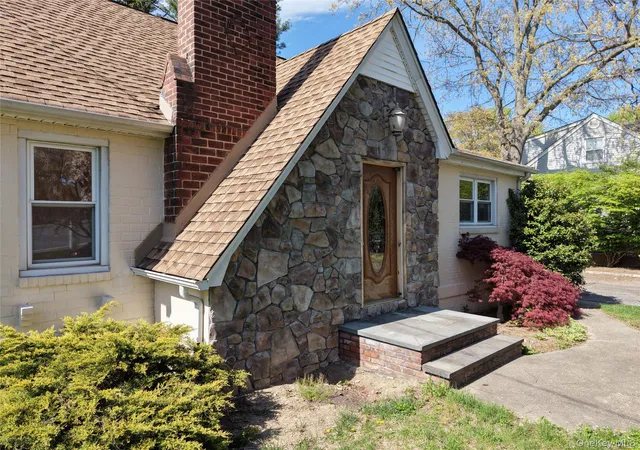 5th image of 107 E 25Th St, Huntington, NY 11746 | MLS# 990266