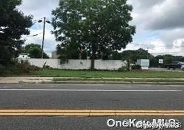 3rd image of 23 N Evergreen Dr, Brookhaven, NY 11784 | MLS# 990272