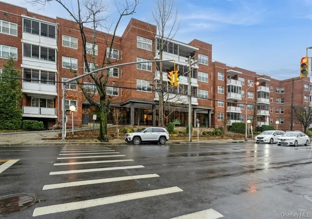 1st image of 1 Kensington Gate #118, Great Neck, NY 11021 | MLS# 990396