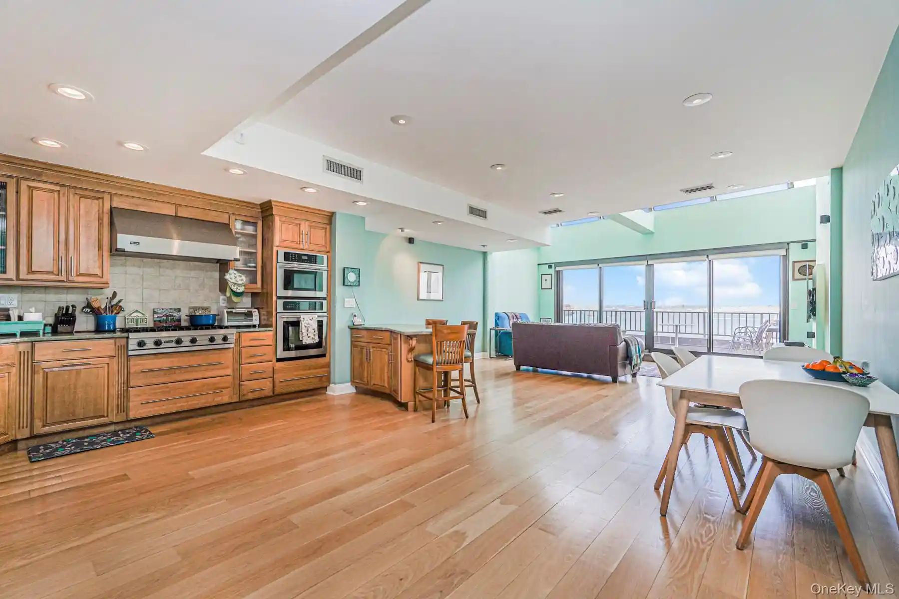 Listing Photo 2 - Condo for sale in Bay Street Landing located at 10 Bay St Lndg, New York, NY 10301 - Unit #8D