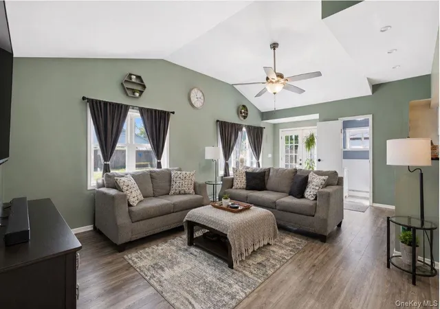 2nd image of 1433 Manatuck Blvd, Bay Shore, NY 11706 | MLS# 990474