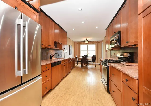 4th image of 180 S Middle Neck Rd #3-K, North Hempstead, NY 11021 | MLS# 990481
