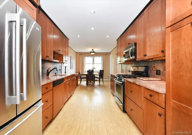 5th image of 180 S Middle Neck Rd #3-K, North Hempstead, NY 11021 | MLS# 990481