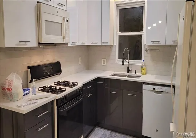 4th image of 63 E Dover St, Valley Stream, NY 11580 | MLS# 990503