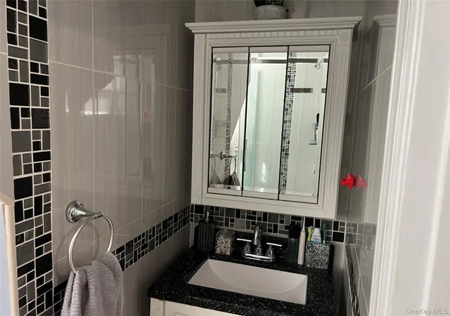 Photo 4 of House for sale at 21911 131st Avenue, New York, NY 11413 | MLS# 990510 | Listing updated on 2026-09-19