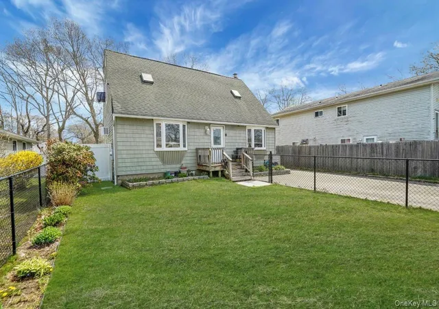 2nd image of 15 Maplewood Dr, Shirley, NY 11967 | MLS# 990536