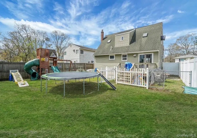 4th image of 15 Maplewood Dr, Shirley, NY 11967 | MLS# 990536