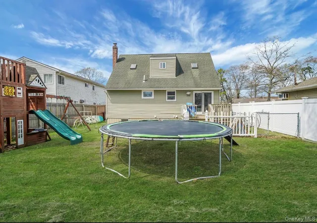 5th image of 15 Maplewood Dr, Shirley, NY 11967 | MLS# 990536