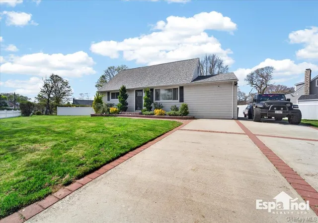 2nd image of 36 Ronald Dr E, Amityville, NY 11701 | MLS# 990542