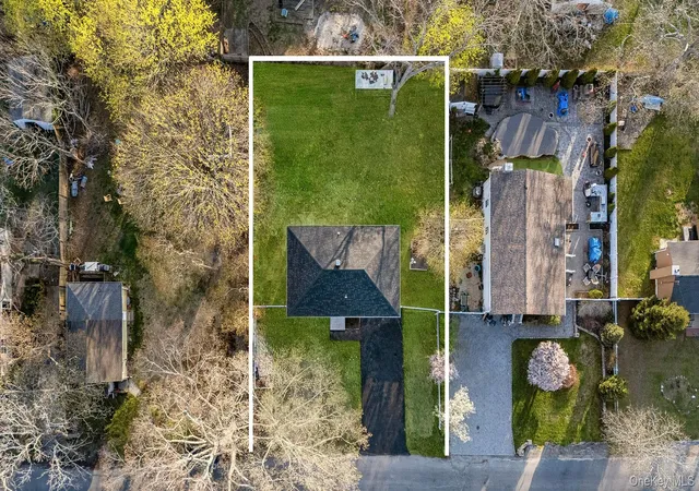 Photo 4 of Sale Pending at 40 Alder Dr, Brookhaven, NY 11951 | MLS# 990553 | Listing updated on 2026-05-15