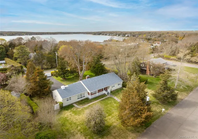 Photo 4 of Sale Pending at 4 Hampton Harbor Ln, Hampton Bays, NY 11946 | MLS# 990556 | Listing updated on 2026-08-24