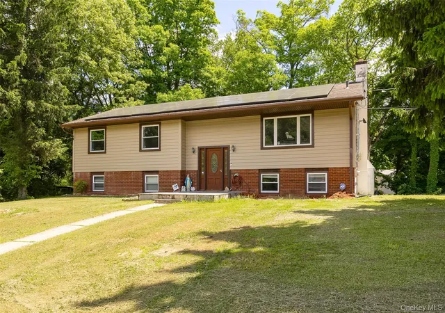 Homes for sale in Hyde Park, NY | 2 Lawrence Rd, Hyde Park, NY 12538 | MLS# 990558