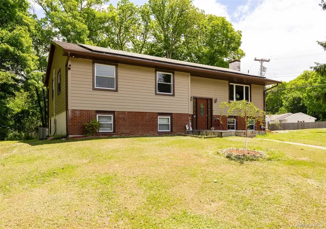 Homes for sale in Hyde Park, NY | 2 Lawrence Rd, Hyde Park, NY 12538 | MLS# 990558