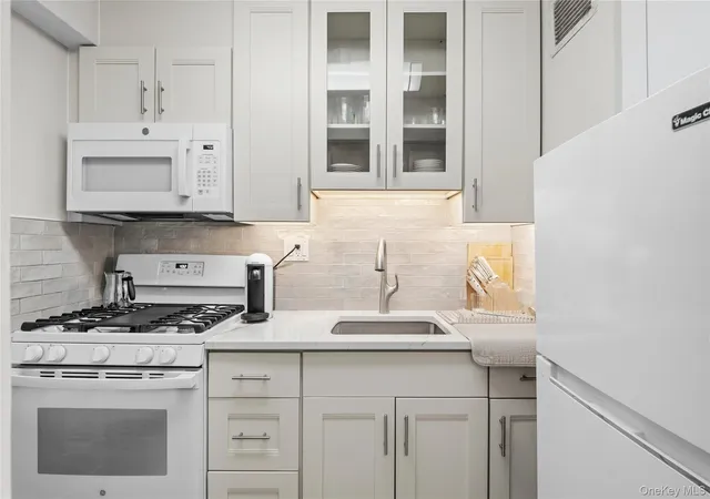 4th image of 7510 Yellowstone Blvd #2H, Rego Park, NY 11374 | MLS# 990602