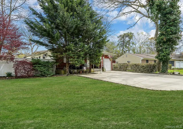 2nd image of 2771 Pond Rd, Brookhaven, NY 11779 | MLS# 990628