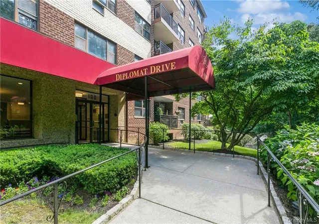 Homes for sale in Mount Kisco, NY | 100 Diplomat Dr #7J, Mount Kisco, NY 10549 | MLS# 990643