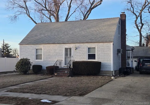 Photo 2 of Single family home for sale at 12 Carson St, Bethpage, NY 11714 | MLS# 990681 | Listing updated on 2026-04-28