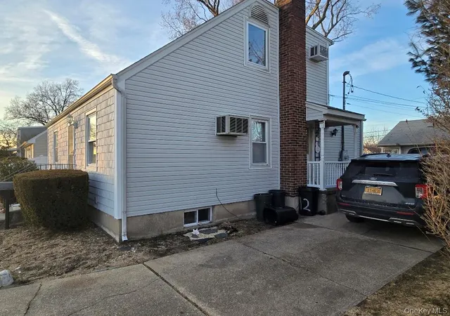 Photo 3 of Single family home for sale at 12 Carson St, Bethpage, NY 11714 | MLS# 990681 | Listing updated on 2026-04-28