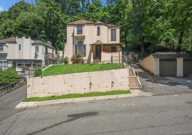 3rd image of 61 Continental Pl, Glen Cove, NY 11542 | MLS# 990685