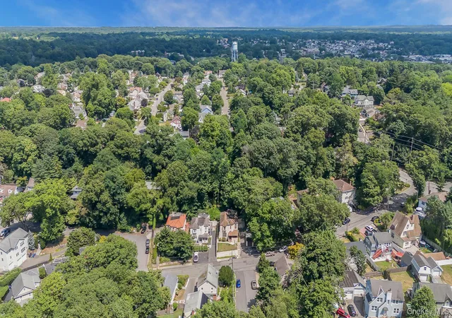31st image of 61 Continental Pl, Glen Cove, NY 11542 | MLS# 990685