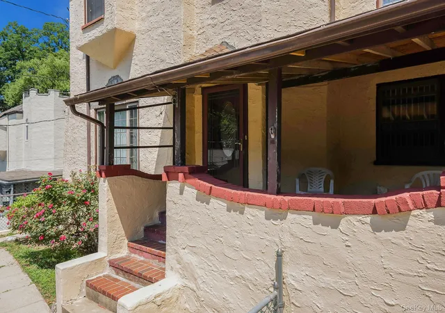 4th image of 61 Continental Pl, Glen Cove, NY 11542 | MLS# 990685