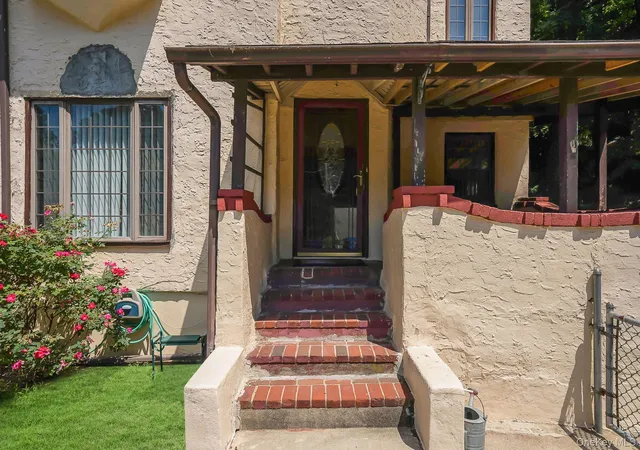 5th image of 61 Continental Pl, Glen Cove, NY 11542 | MLS# 990685