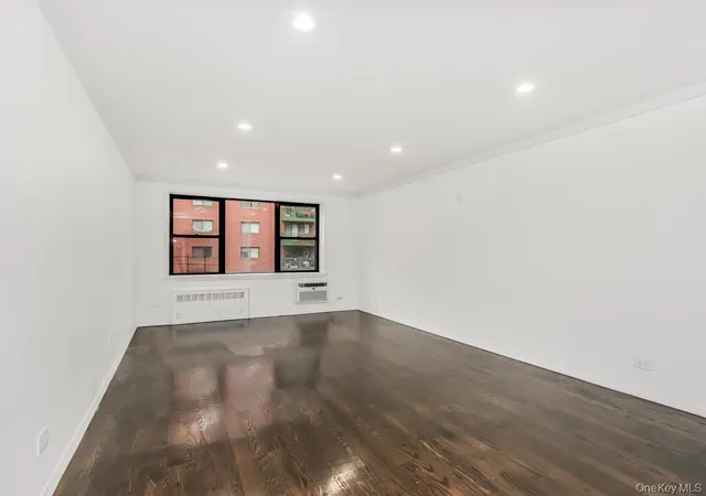 Photo 2 of Sale Pending at 3215 Arlington Ave #3H, Bronx, NY 10463 | MLS# 990736 | Listing updated on 2026-08-25