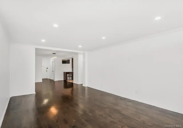 Photo 3 of Sale Pending at 3215 Arlington Ave #3H, Bronx, NY 10463 | MLS# 990736 | Listing updated on 2026-08-25