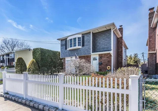 3rd image of 12 Spring St, Lindenhurst, NY 11757 | MLS# 990740