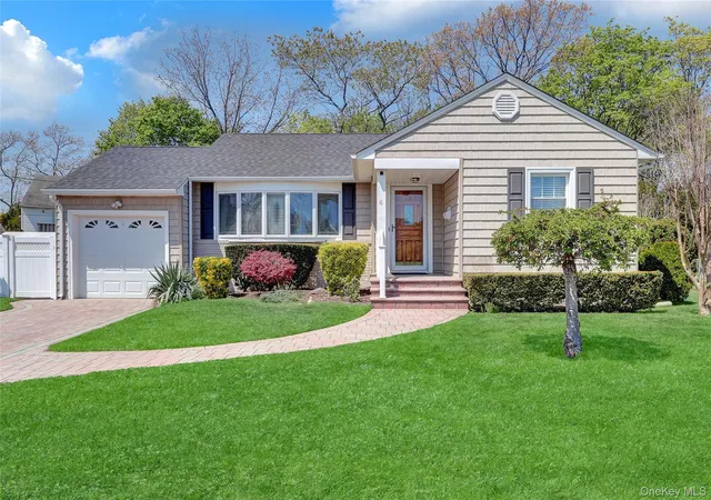 1st image of 6 Sheep Pasture Ln, Oyster Bay, NY 11758 | MLS# 990742