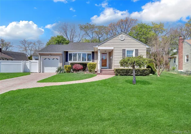 3rd image of 6 Sheep Pasture Ln, Oyster Bay, NY 11758 | MLS# 990742
