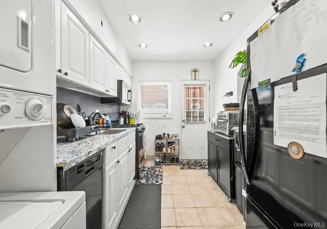 Photo 4 of Sale Pending at 73-37 197th Street, Fresh Meadows, NY 11366 | MLS# 990760 | Listing updated on 2026-05-28