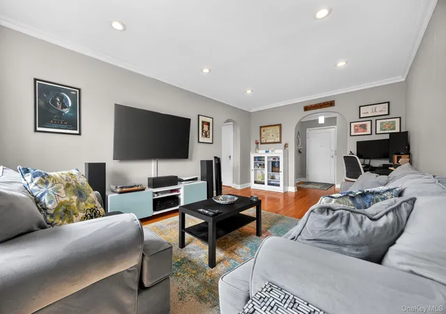 Homes for sale in Eastchester, NY | 240 Alpine Pl #4D, Eastchester, NY 10707 | MLS# 990766
