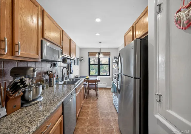 Homes for sale in Eastchester, NY | 240 Alpine Pl #4D, Eastchester, NY 10707 | MLS# 990766