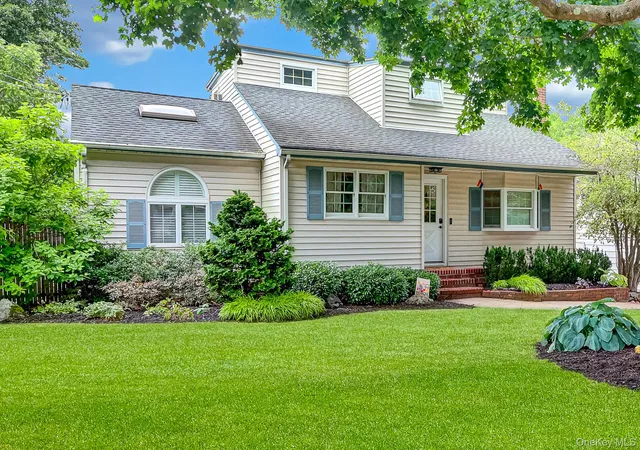 Homes for sale in Brookhaven, NY | 27 Mcgaw Ave, Brookhaven, NY 11755 | MLS# 990784