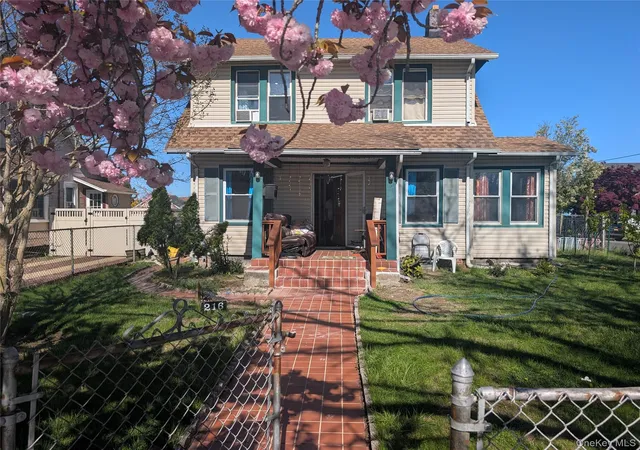 3rd image of 216 N Ocean Ave, Hempstead, NY 11520 | MLS# 990827