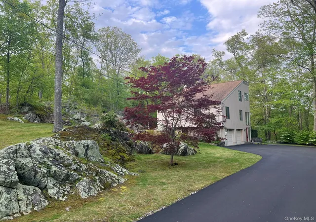 1st image of 11 Manor Dr, Lewisboro, NY 10526 | MLS# 990838