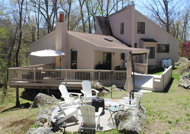 3rd image of 11 Manor Dr, Lewisboro, NY 10526 | MLS# 990838