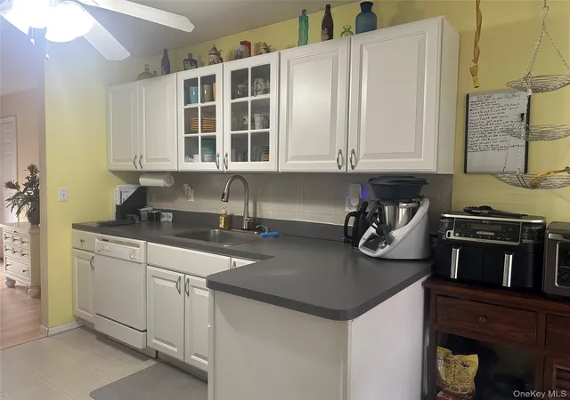 3rd image of 3 Horseshoe Ln, Center Moriches, NY 11934 | MLS# 990841