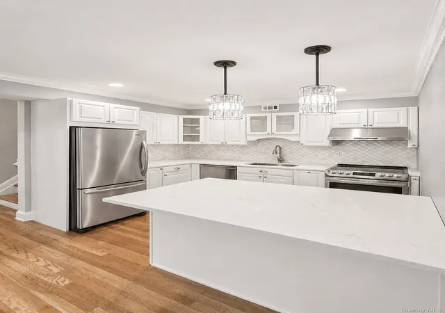 Photo 3 of Condo for sale at 109 Aspen Dr E, Woodbury, NY 11797 | MLS# 990859 | Listing updated on 2026-09-05