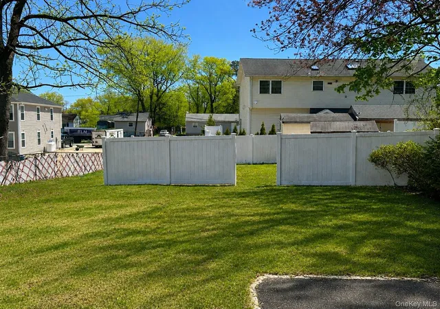 Homes for sale in Babylon, NY | 11 Bedford St, Babylon, NY 11798 | MLS# 990873