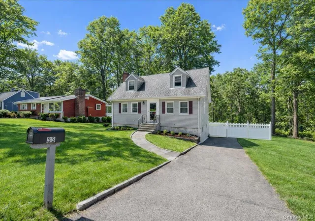 Photo 2 of Single family home for sale at 33 Greenwood Ln, White Plains, NY 10607 | MLS# 990894 | Listing updated on 2026-07-21