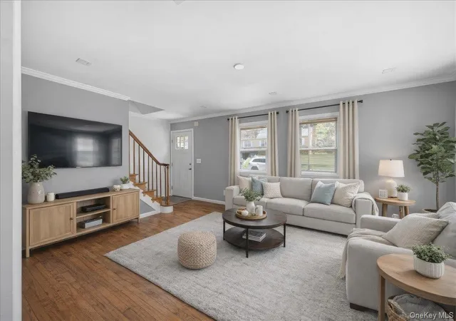 Photo 5 of Single family home for sale at 33 Greenwood Ln, White Plains, NY 10607 | MLS# 990894 | Listing updated on 2026-07-21