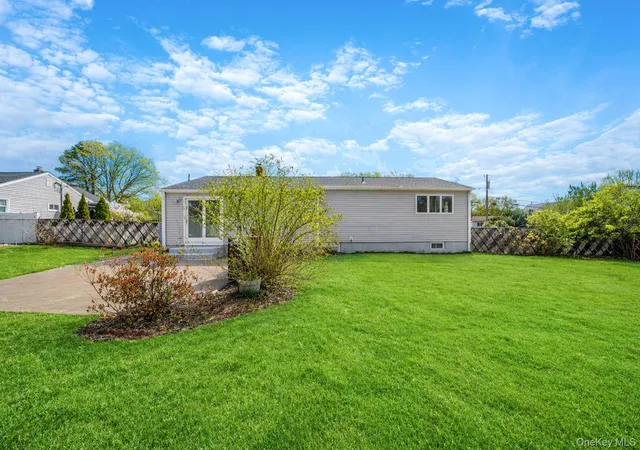 3rd image of 38 Hopes Ave, Brookhaven, NY 11742 | MLS# 990903