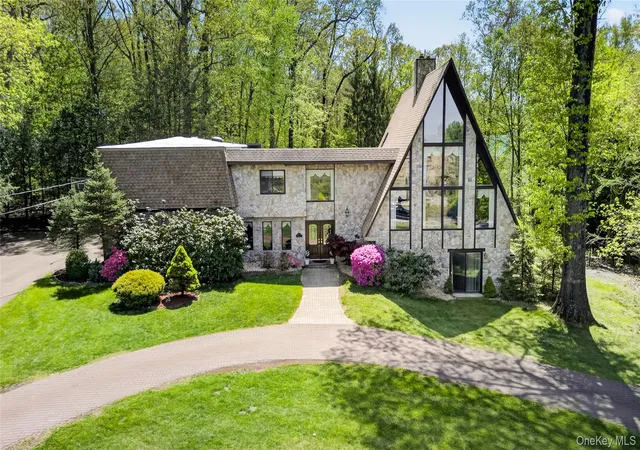 Homes for sale in East Fishkill, NY | 4 Innsbruck Blvd, East Fishkill, NY 12533 | MLS# 990929